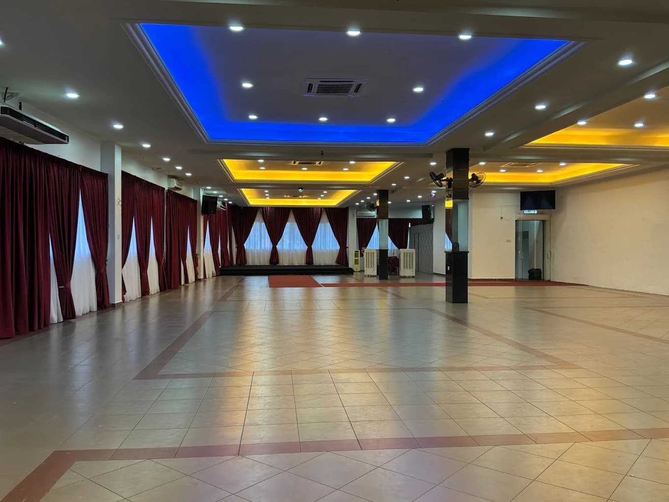 Spacious air-conditioned event hall for wedding and corporate events in Jenjarom